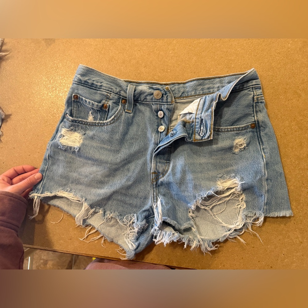 Women’s Levi 501 Jean shorts size 28